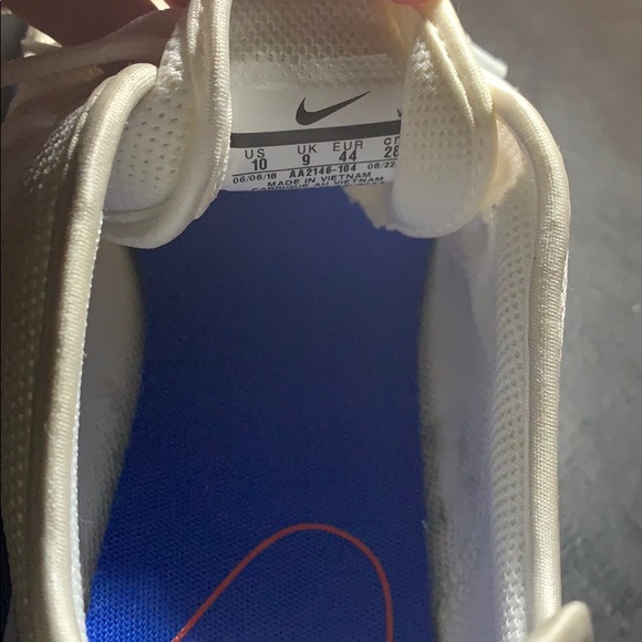 Pair of Nike Air Max Axis ~2018 - Picture 5 of 5